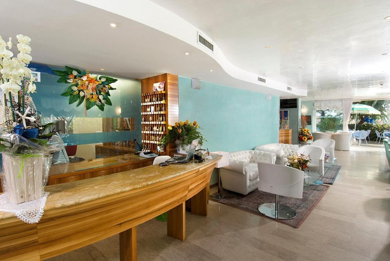 Hotel Margareth Riccione Buitenkant foto