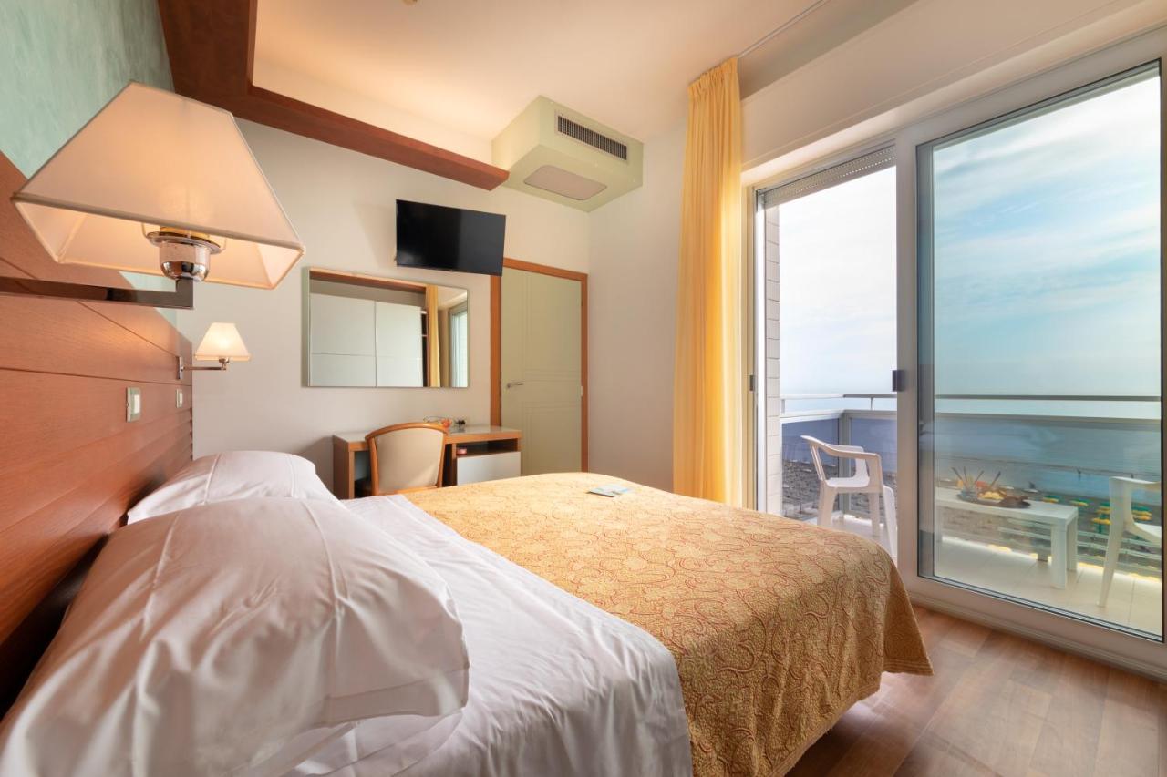 Hotel Margareth Riccione Buitenkant foto