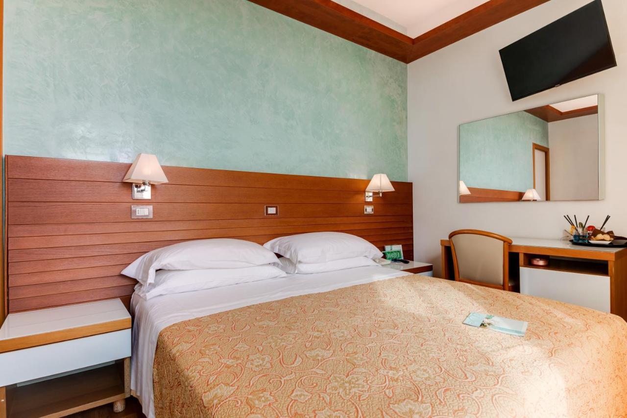 Hotel Margareth Riccione Buitenkant foto