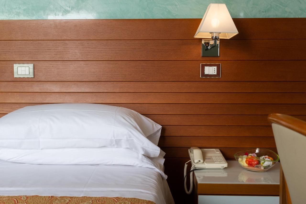 Hotel Margareth Riccione Buitenkant foto