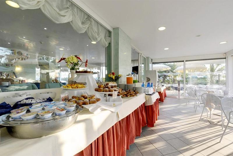 Hotel Margareth Riccione Buitenkant foto