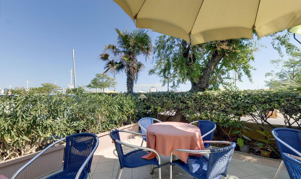 Hotel Margareth Riccione Buitenkant foto
