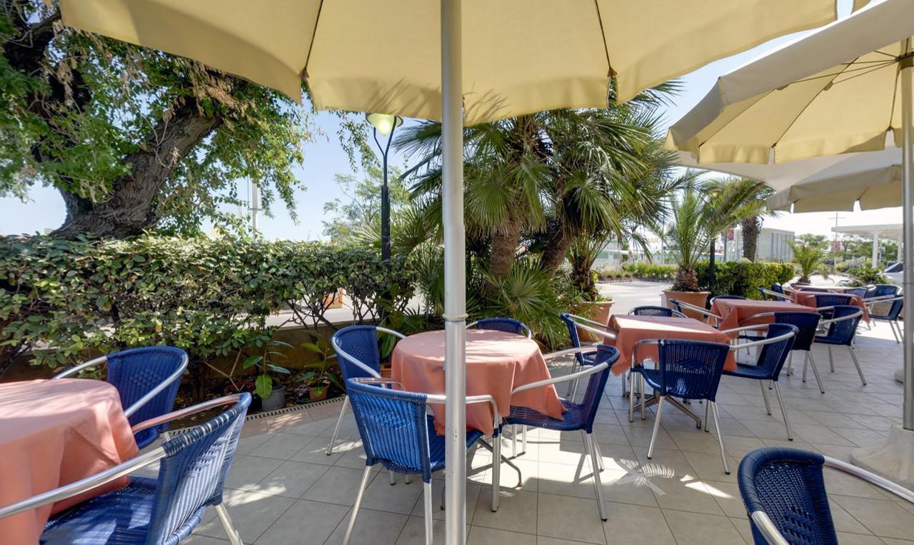 Hotel Margareth Riccione Buitenkant foto