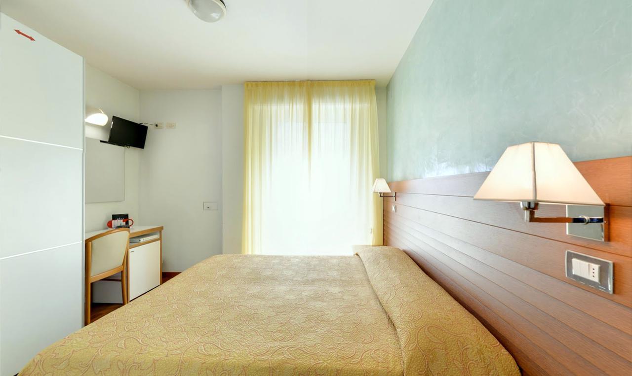 Hotel Margareth Riccione Buitenkant foto